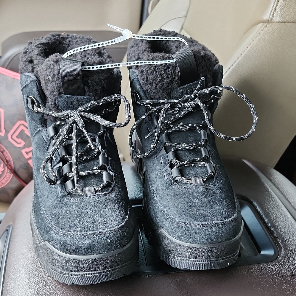 Ugg Terre Trail Cozy Lace Boots Nwot!